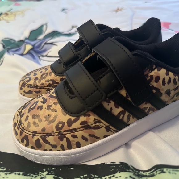 Adidas Cheetah leopard Shoes Sneakers Toddler size 9 NEW - Picture 1 of 4